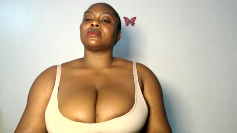 Snapshot of sexy_wetpussyy chatting on February 12, 2026, 9:32 pm Luna online show from February 12, 2026, 9:32 pm