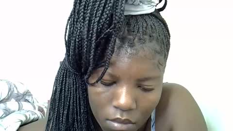 Snapshot of sexy_yello chatting on October 13, 2025, 7:19 am Bantu girl online show from October 13, 2025, 7:19 am