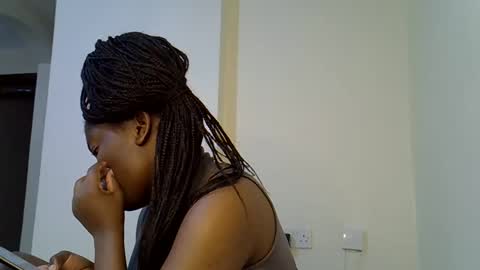 Snapshot of sexy_yello chatting on October 15, 2025, 8:31 pm Bantu girl online show from October 15, 2025, 8:31 pm