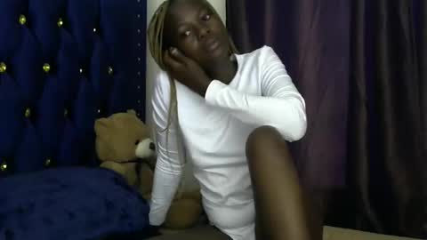 Sexybilha483 online show from November 23, 2025, 1:33 pm