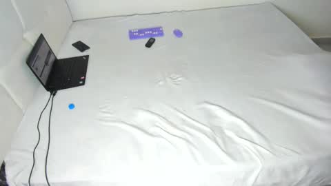 sexybootydoll online show from June 10, 2026, 12:37 pm