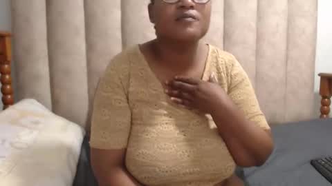 Snapshot of sexybustyxx chatting on September 23, 2025, 6:33 pm sexybustyxx online show from September 23, 2025, 6:33 pm