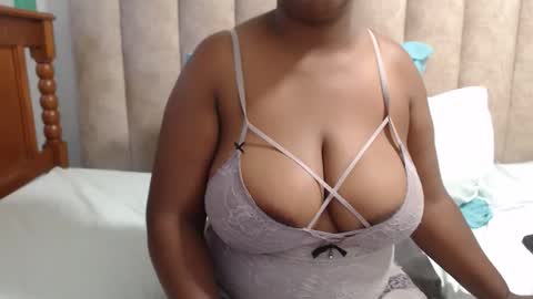 sexybustyxx online show from January 15, 2026, 2:43 pm