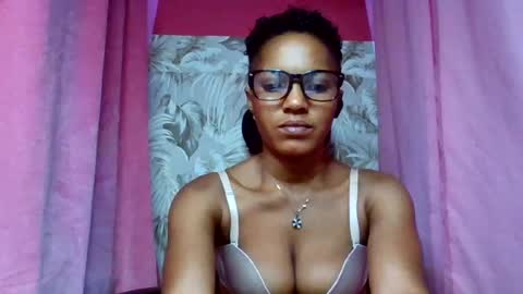 Snapshot of sexydoll32 chatting on July 19, 2026, 12:36 am sexydoll32 online show from July 19, 2026, 12:36 am