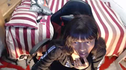 sexyjustin202 online show from October 28, 2025, 2:04 am