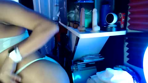 SEXYLATINCOUPLE online show from December 17, 2024, 7:29 am