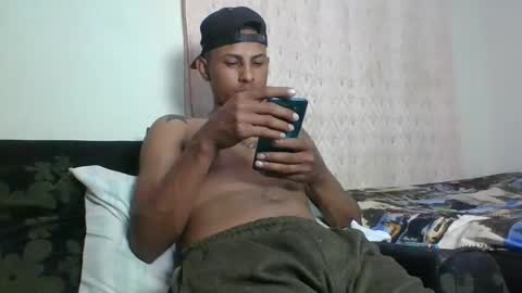 Snapshot of sexyleon69 chatting on February 10, 2025, 4:52 am Sexy leon online show from February 10, 2025, 4:52 am