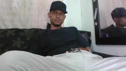 Snapshot of sexyleon69 chatting on May 1, 2026, 6:18 am Sexy leon online show from May 1, 2026, 6:18 am