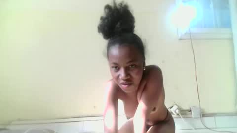 Snapshot of sexylittlebitch261 chatting on February 19, 2026, 12:56 pm Elania online show from February 19, 2026, 12:56 pm