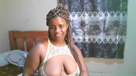 Snapshot of sexylucy33 chatting on February 17, 2026, 12:29 am sexylucy33 online show from February 17, 2026, 12:29 am