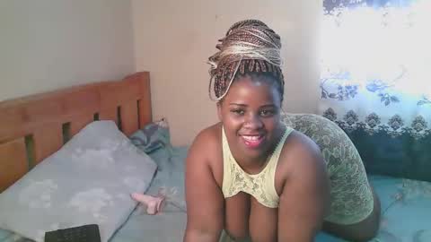 Snapshot of sexylucy33 chatting on February 20, 2026, 8:27 am sexylucy33 online show from February 20, 2026, 8:27 am