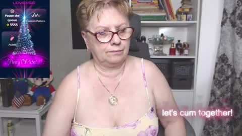 Snapshot of sexylynette4u chatting on December 15, 2025, 9:46 am sexylynette4u online show from December 15, 2025, 9:46 am