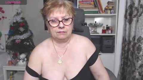 Snapshot of sexylynette4u chatting on January 6, 2026, 10:30 am sexylynette4u online show from January 6, 2026, 10:30 am