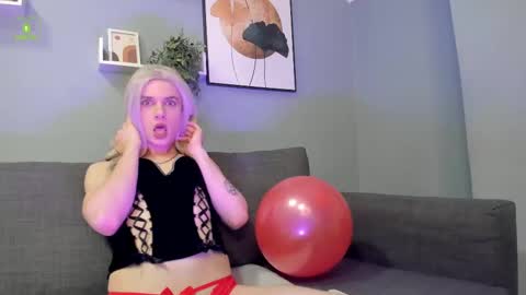 Snapshot of sexymiatrans chatting on February 14, 2025, 5:36 pm Sexy online show from February 14, 2025, 5:36 pm
