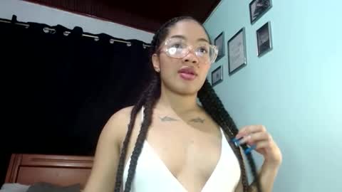 Snapshot of sexymomm678 chatting on April 7, 2026, 11:48 pm sexymomm678 online show from April 7, 2026, 11:48 pm