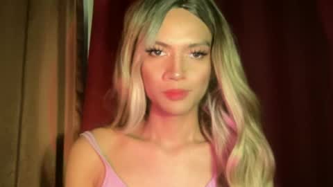 Snapshot of sexynakedweapon chatting on June 12, 2026, 9:25 pm LIEZEL online show from June 12, 2026, 9:25 pm
