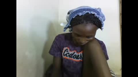 Snapshot of sexyneedle22 chatting on February 17, 2025, 7:10 pm VIVIAN online show from February 17, 2025, 7:10 pm