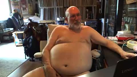 Grizz Lee Bear online show from June 1, 2026, 8:16 am
