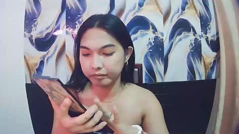 sexypetiteraine online show from April 22, 2026, 12:39 pm