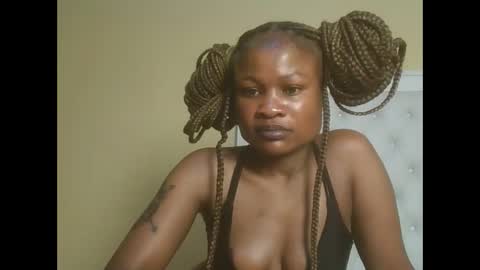 queenivy online show from November 12, 2025, 6:19 pm