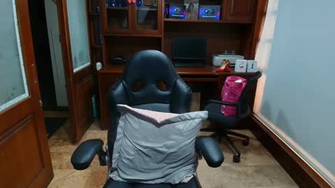 R A C H E L online show from December 1, 2025, 11:59 am