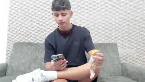 MATIAS-18   THIAHO -18  MAX-19  NICOKALY-19  CAIN-19   MOD ESTEBAN online show from November 8, 2025, 1:55 pm