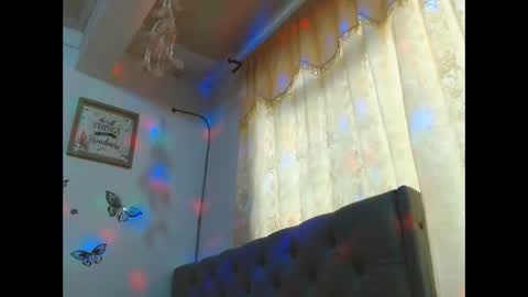 Snapshot of sexysafiravenus chatting on October 17, 2025, 6:43 pm Venus Independent Model online show from October 17, 2025, 6:43 pm