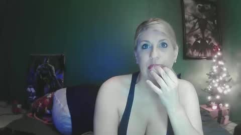 Snapshot of sexystripper69 chatting on December 17, 2024, 6:13 am sexystripper69 online show from December 17, 2024, 6:13 am