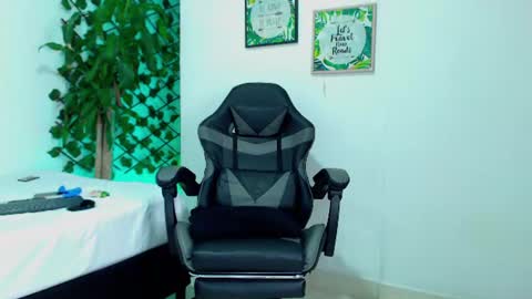 sexytommy_ online show from June 19, 2026, 3:44 am