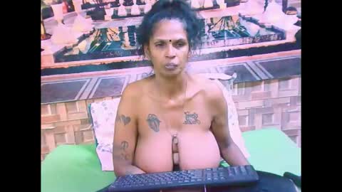 Snapshot of sexyva4u2luv chatting on September 12, 2025, 7:25 pm sexyva4u2luv online show from September 12, 2025, 7:25 pm