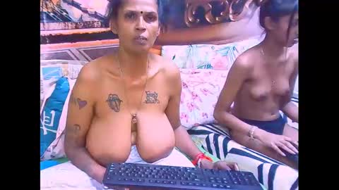 Snapshot of sexyva4u2luv chatting on September 15, 2025, 9:31 am sexyva4u2luv online show from September 15, 2025, 9:31 am