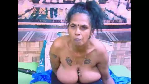 Snapshot of sexyva4u2luv chatting on September 16, 2025, 9:49 pm sexyva4u2luv online show from September 16, 2025, 9:49 pm