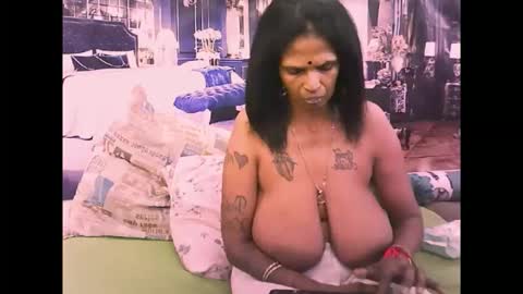 sexyva4u2luv online show from October 31, 2025, 7:48 pm