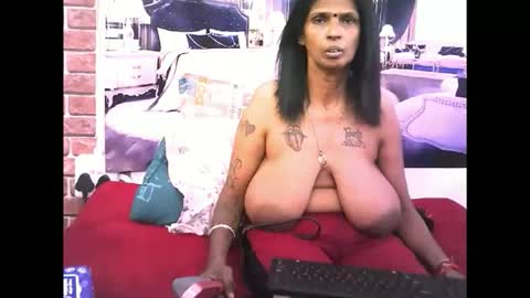 sexyva4u2luv online show from November 25, 2025, 7:25 pm