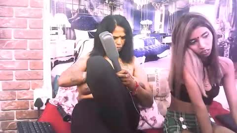 sexyva4u2luv online show from December 15, 2025, 9:02 am