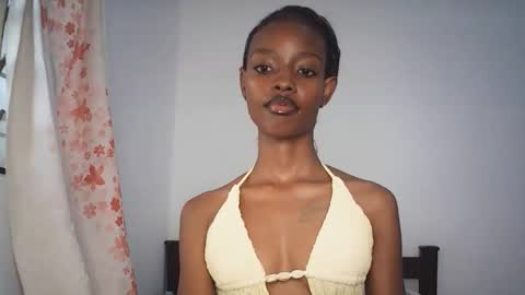 sexyzuriel online show from February 16, 2026, 4:41 am