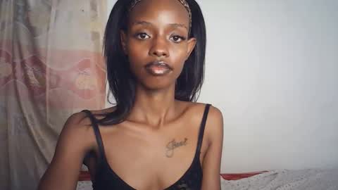 sexyzuriel online show from March 12, 2026, 6:25 pm