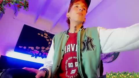 shadow claw online show from November 24, 2025, 7:02 pm