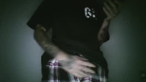 shadowwolfxxx9 online show from September 24, 2025, 5:44 am