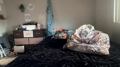 Shaman Woman online show from December 28, 2024, 12:04 am