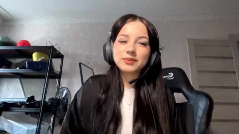 Viola online show from October 19, 2025, 6:25 am