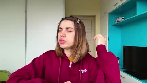 Lia online show from April 18, 2026, 8:51 am