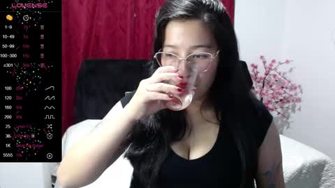 Snapshot of shanel_passion chatting on January 14, 2025, 1:58 am Shanel online show from January 14, 2025, 1:58 am