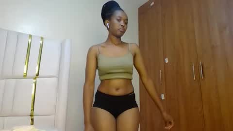 Snapshot of shanizz001 chatting on February 25, 2025, 12:25 am shanizz online show from February 25, 2025, 12:25 am