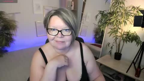 Snapshot of shannonshine chatting on June 7, 2026, 7:23 am Shannon online show from June 7, 2026, 7:23 am