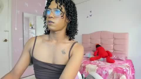 Snapshot of shanny_hill chatting on May 9, 2026, 8:14 pm shanny_hill online show from May 9, 2026, 8:14 pm