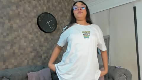 Snapshot of shanon_marel chatting on October 3, 2025, 12:13 pm SHANON online show from October 3, 2025, 12:13 pm