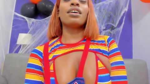 Shantal online show from October 31, 2025, 8:10 pm