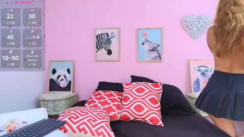 Snapshot of shantallvegga chatting on March 4, 2025, 8:27 pm Shantall online show from March 4, 2025, 8:27 pm