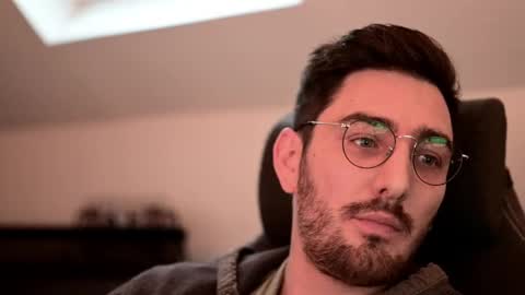 frenchy boy online show from December 10, 2024, 3:12 pm